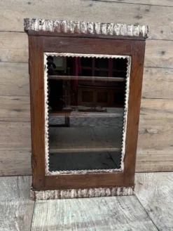 Vitrine murale art déco en teck birman avec patine d'origine