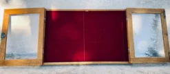 Vitrine murale en bois avec porte en verre
