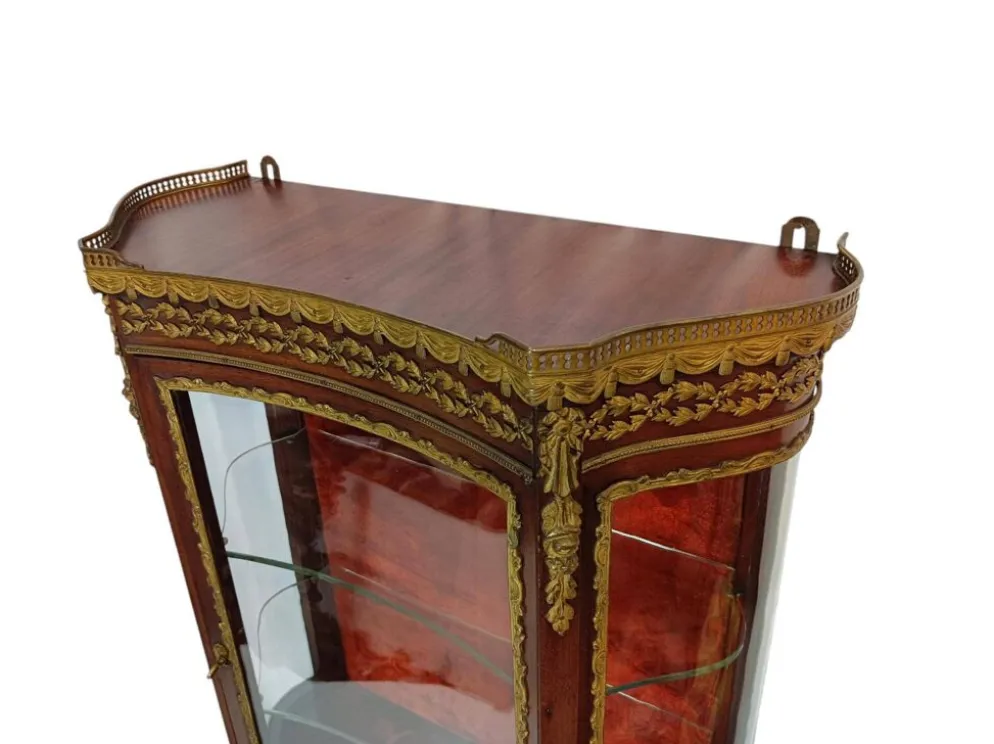 Vitrine murale Louis XVI, acajou et bronze, France XXe