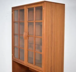Vitrine par Dyrlund années 1970, haut de gamme scandinave en teck danois.
