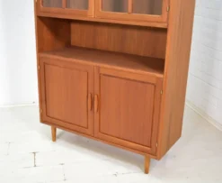 Vitrine par Dyrlund années 1970, haut de gamme scandinave en teck danois.