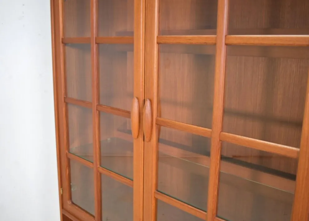 Vitrine par Dyrlund années 1970, haut de gamme scandinave en teck danois.