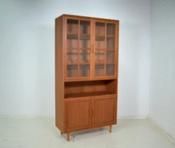 Vitrine par Dyrlund années 1970, haut de gamme scandinave en teck danois.