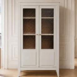 Vitrine parisienne ancienne rénovée – verre texturé et blanc cassé