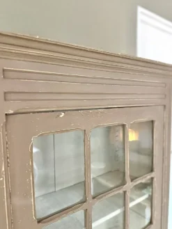 Vitrine parisienne ancienne