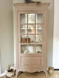 Vitrine parisienne ancienne