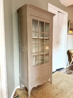 Vitrine parisienne ancienne