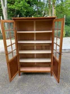 Vitrine parisienne en bois des années 50