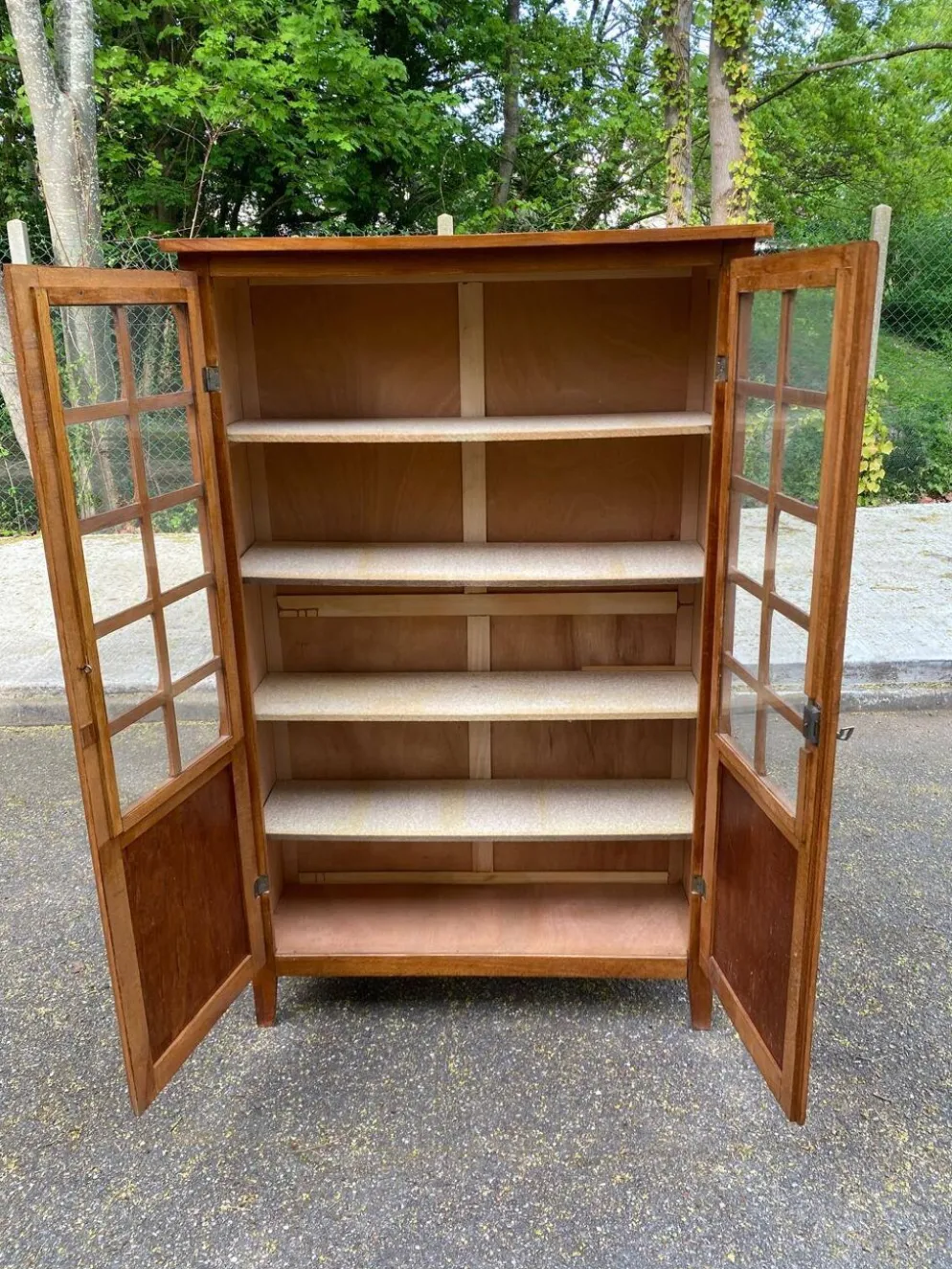 Vitrine parisienne en bois des années 50