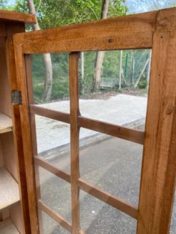 Vitrine parisienne en bois des années 50