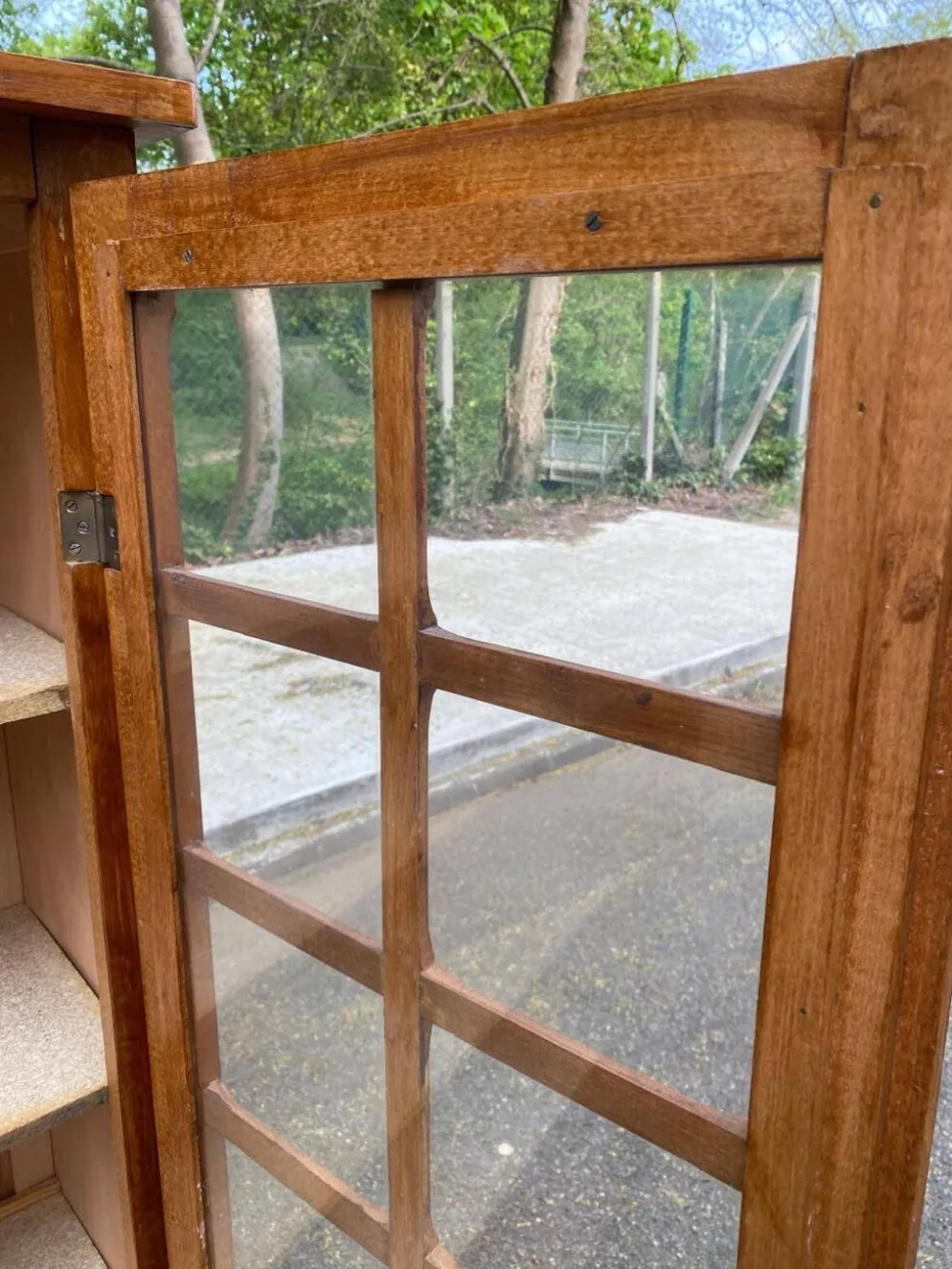 Vitrine parisienne en bois des années 50