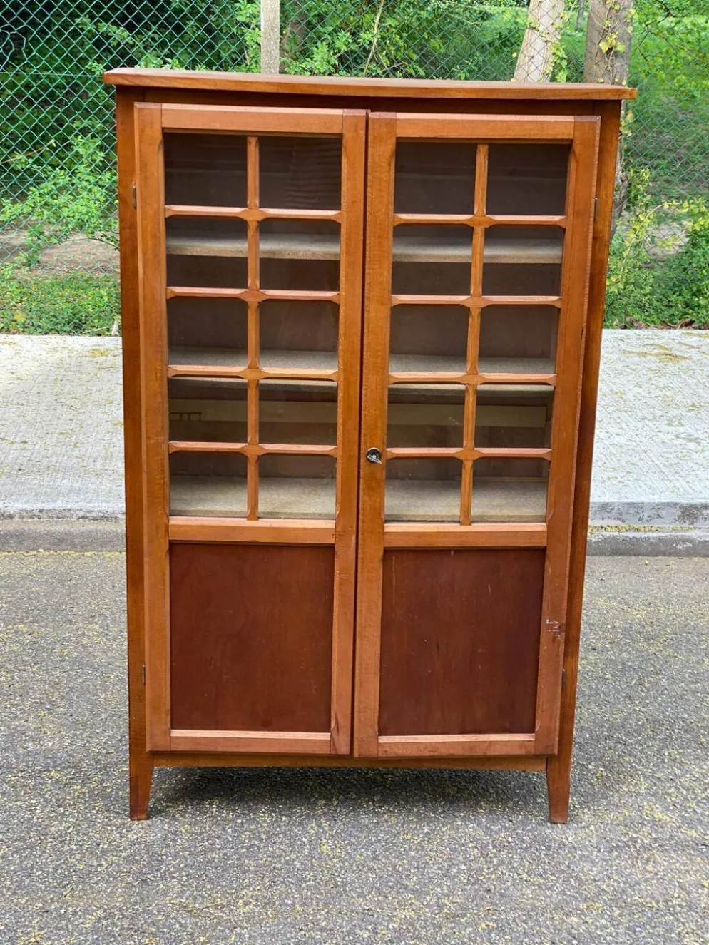 Vitrine parisienne en bois des années 50