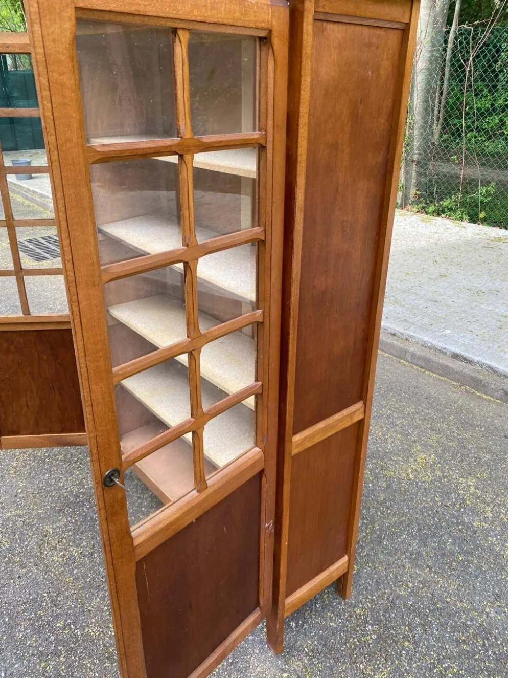 Vitrine parisienne en bois des années 50