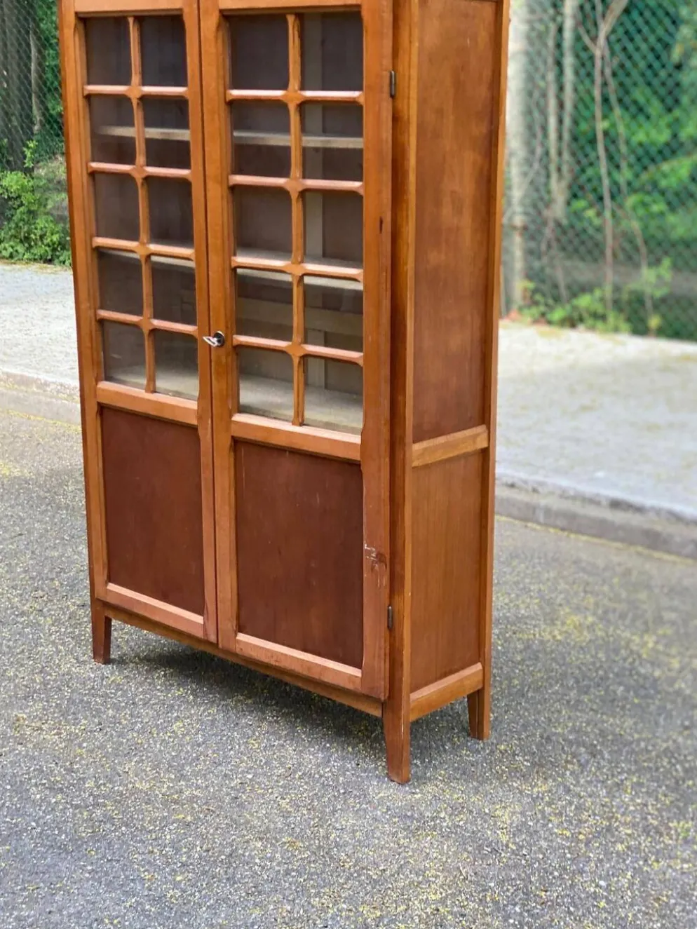 Vitrine parisienne en bois des années 50