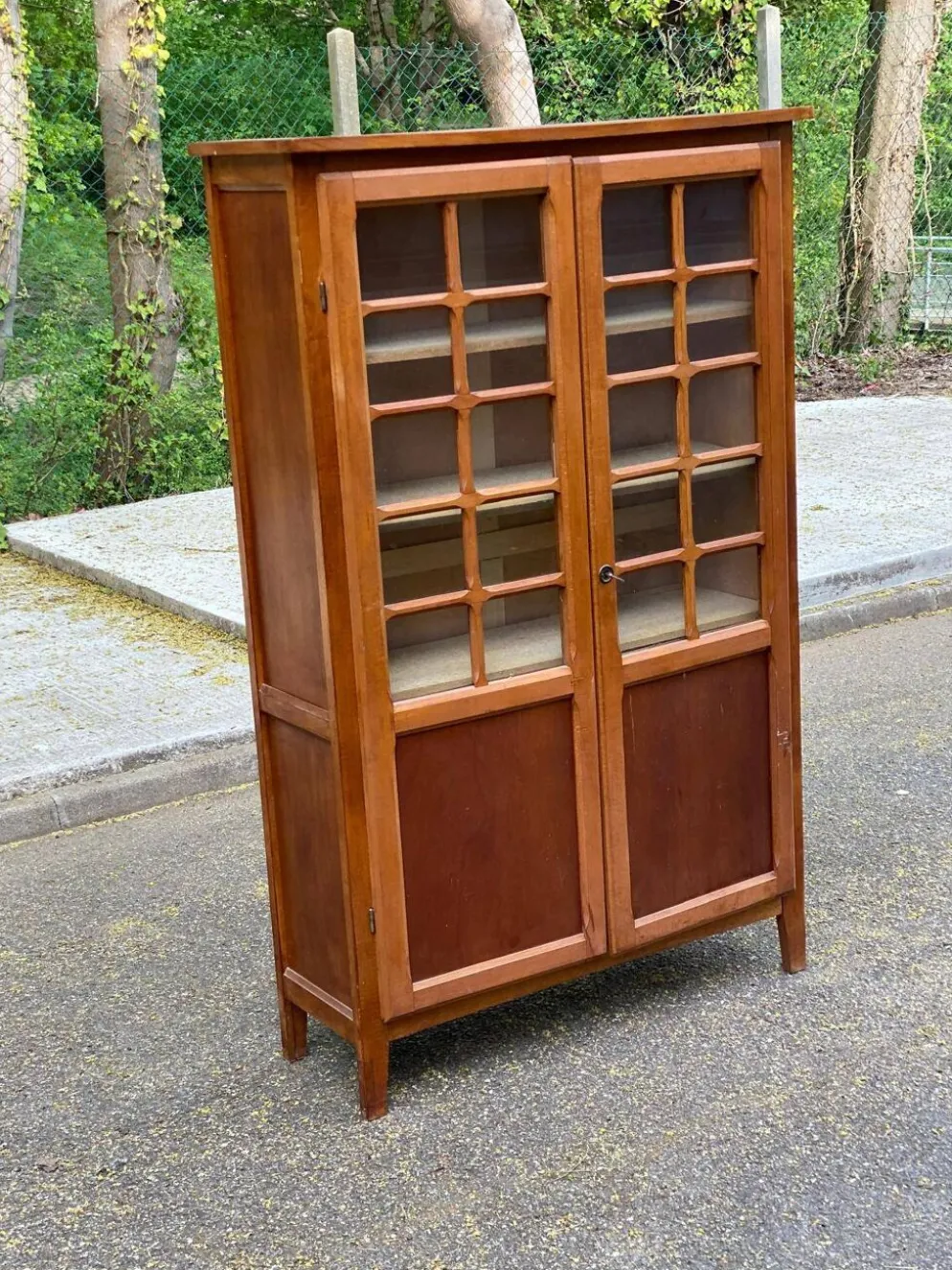 Vitrine parisienne en bois des années 50