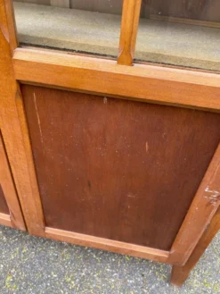 Vitrine parisienne en bois des années 50