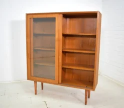 Vitrine par Poul Hundevad années 1960 en teck scandinave, haut meuble danois.