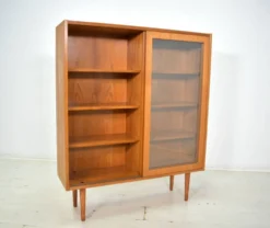 Vitrine par Poul Hundevad années 1960 en teck scandinave, haut meuble danois.