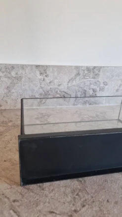 Vitrine, présentoir de table ancien en fer et verre