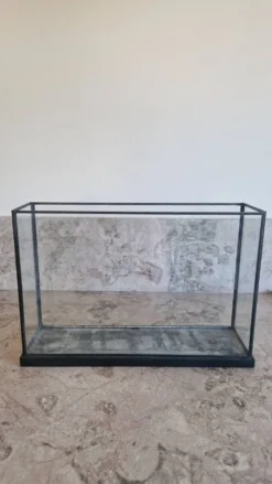 Vitrine, présentoir de table ancien en fer et verre