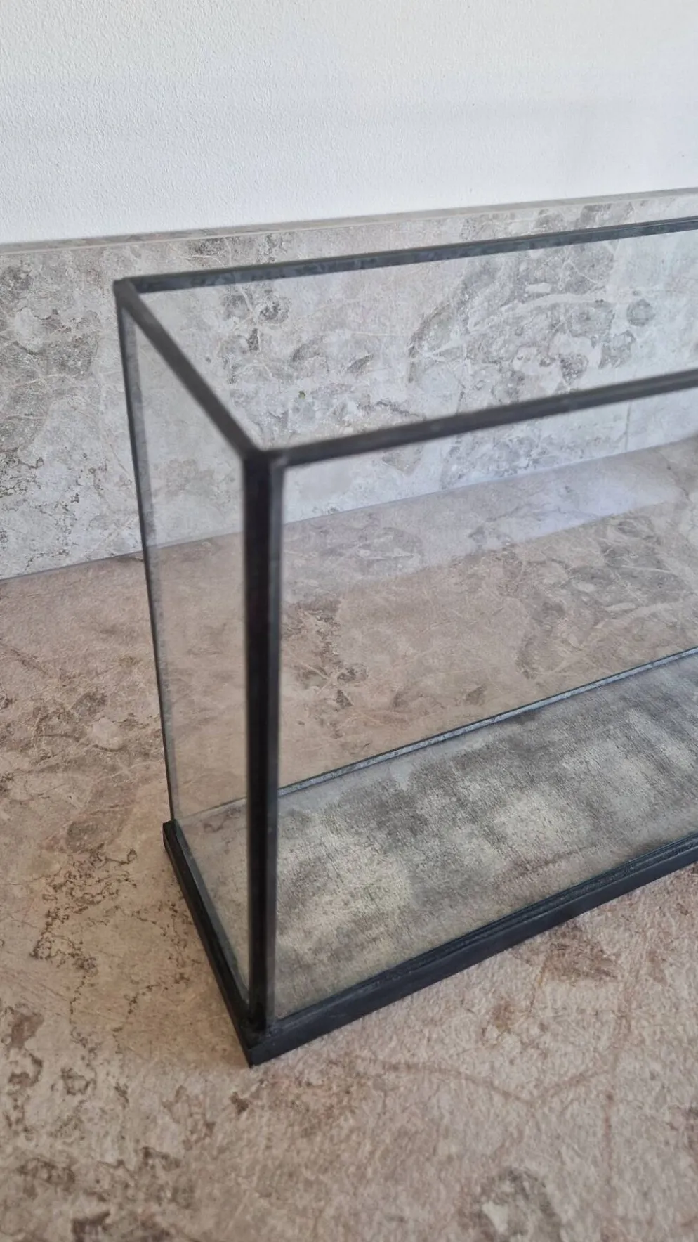Vitrine, présentoir de table ancien en fer et verre