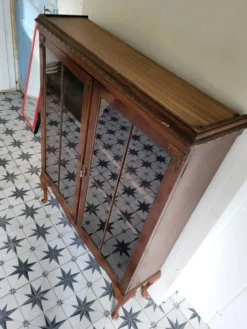 Vitrine sur pieds
