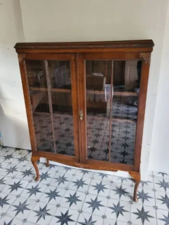 Vitrine sur pieds