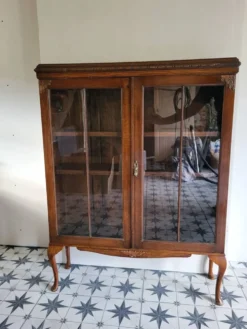 Vitrine sur pieds