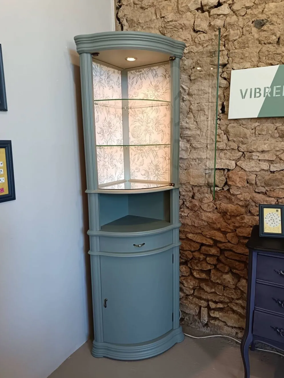 Vitrine vaisselier d'angle vert bronze