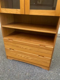 Vitrine vaisselier scandinave en orme Simat France 1970