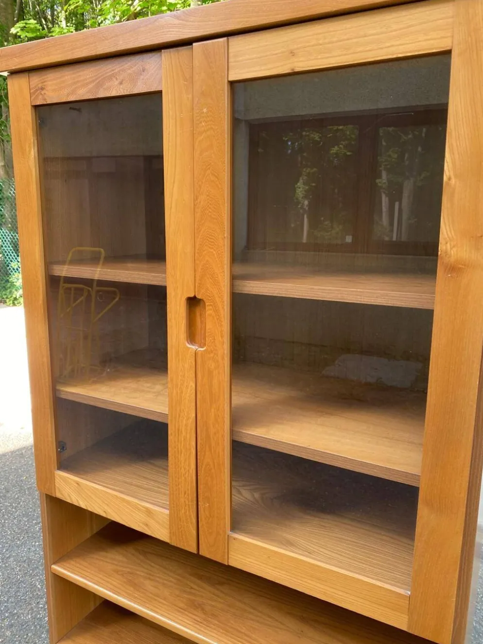 Vitrine vaisselier scandinave en orme Simat France 1970