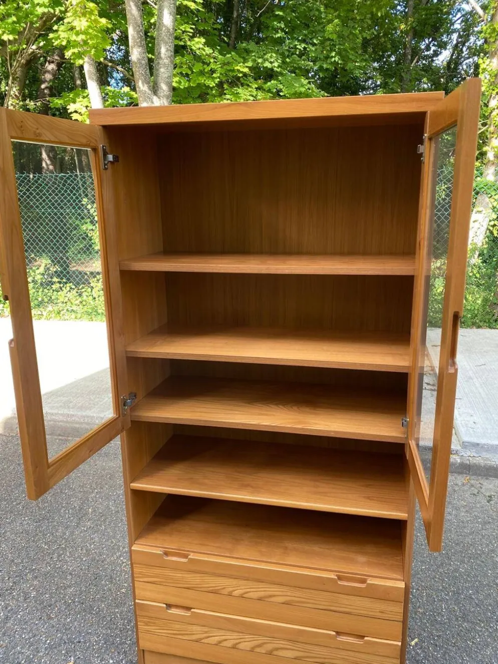 Vitrine vaisselier scandinave en orme Simat France 1970