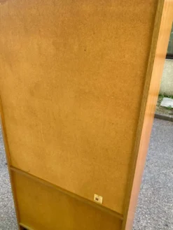 Vitrine vaisselier scandinave en orme Simat France 1970