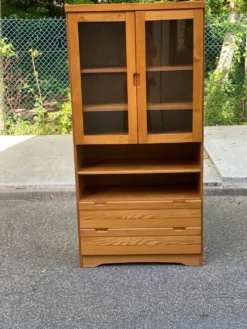 Vitrine vaisselier scandinave en orme Simat France 1970