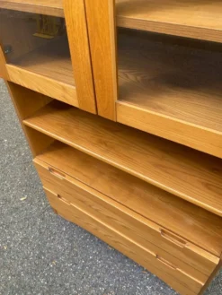 Vitrine vaisselier scandinave en orme Simat France 1970