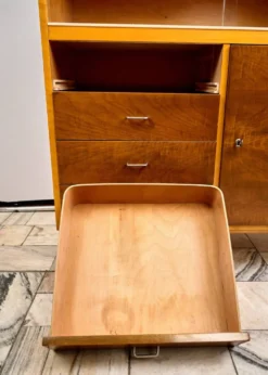 Vitrine vintage, années 1960, Tchécoslovaquie