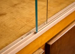 Vitrine vintage, années 1960, Tchécoslovaquie