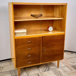 Vitrine vintage, années 1960, Tchécoslovaquie