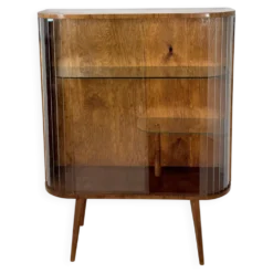 Vitrine vintage avec lattes en verre – Placage de noyer chaud et style Art Déco