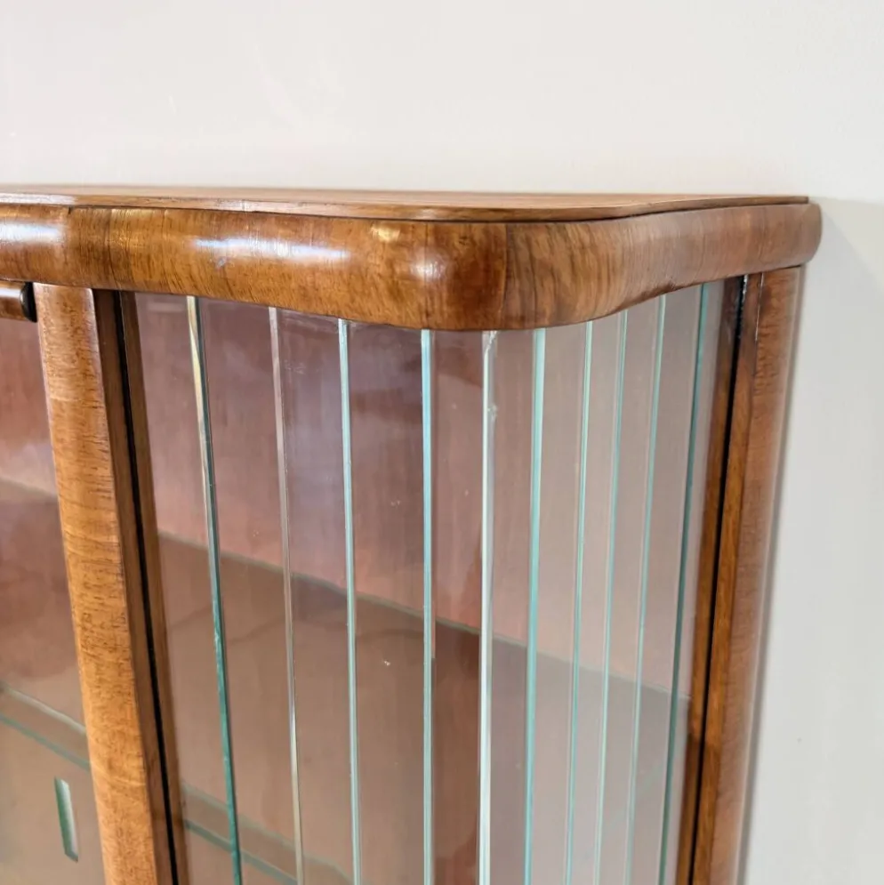 Vitrine vintage avec lattes en verre – Placage noyer chaud - Art Déco