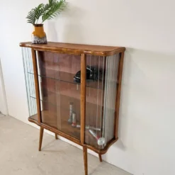 Vitrine vintage avec lattes en verre – Placage noyer chaud - Art Déco