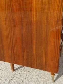 Vitrine vintage de la maison Capelle (82)