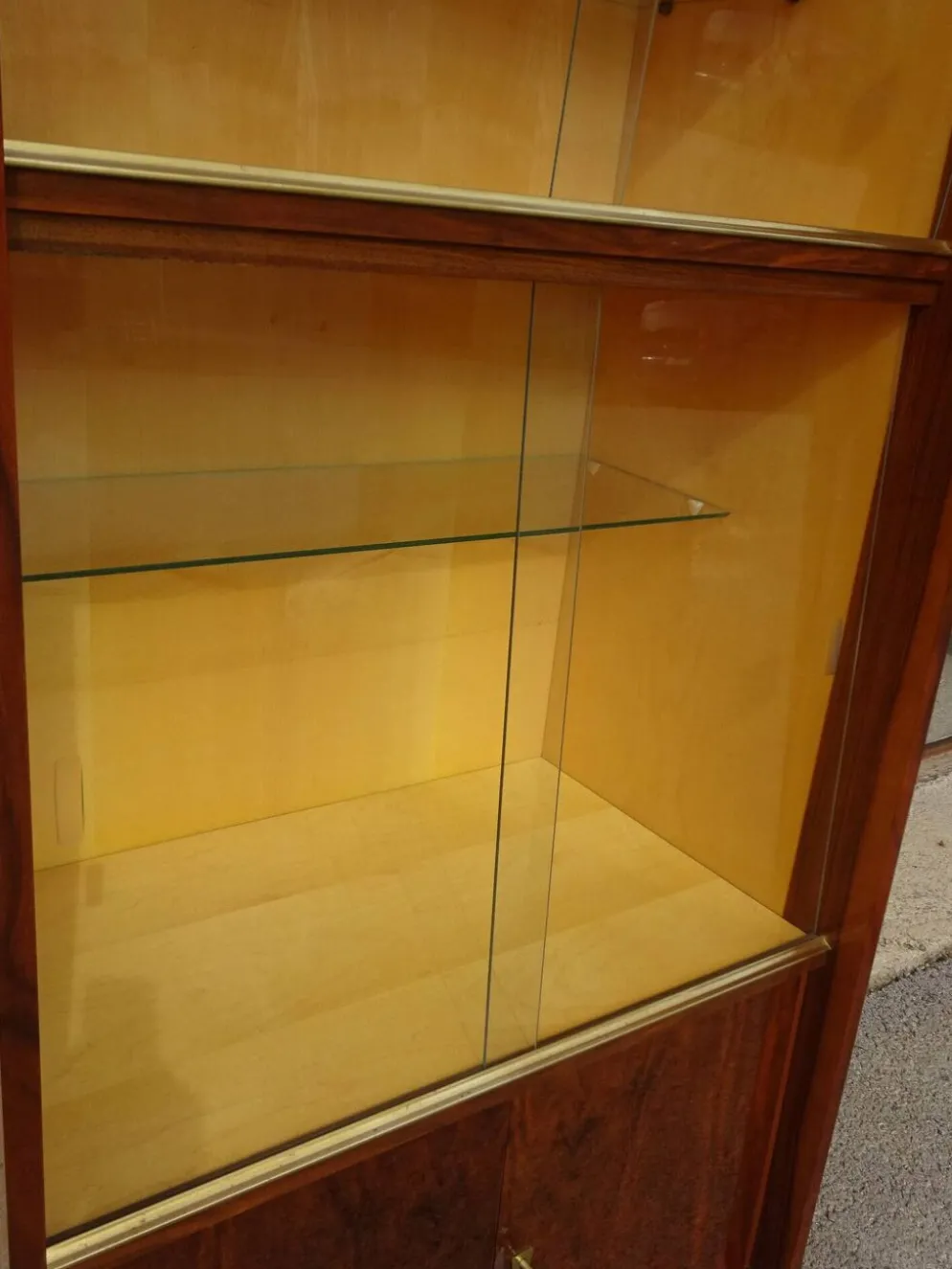 Vitrine vintage de la maison Capelle (82)