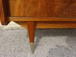 Vitrine vintage de la maison Capelle (82)