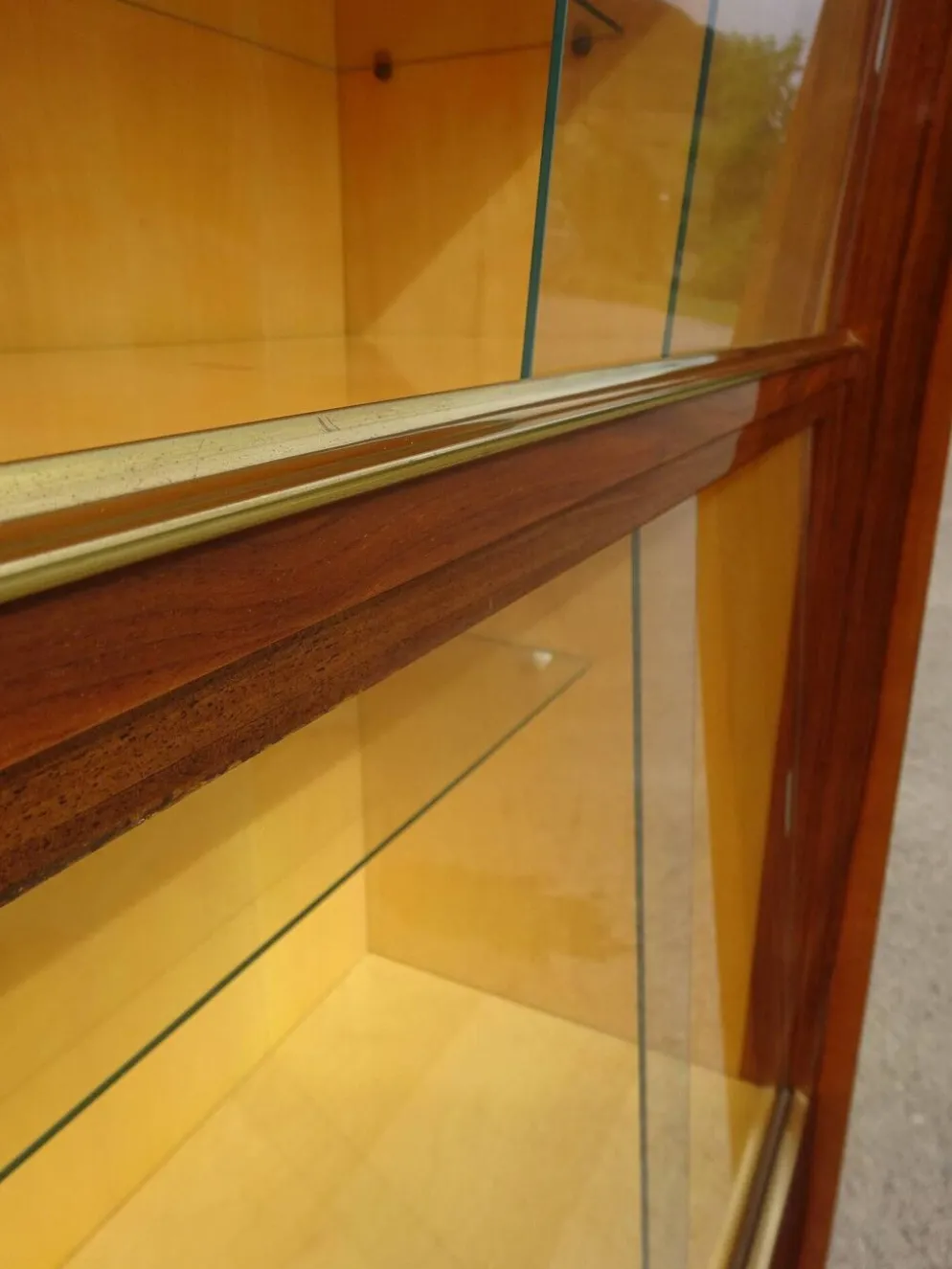 Vitrine vintage de la maison Capelle (82)