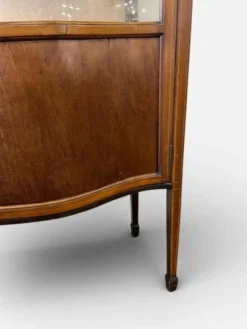 vitrine vintage en bois avec verre courbé