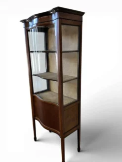 vitrine vintage en bois avec verre courbé