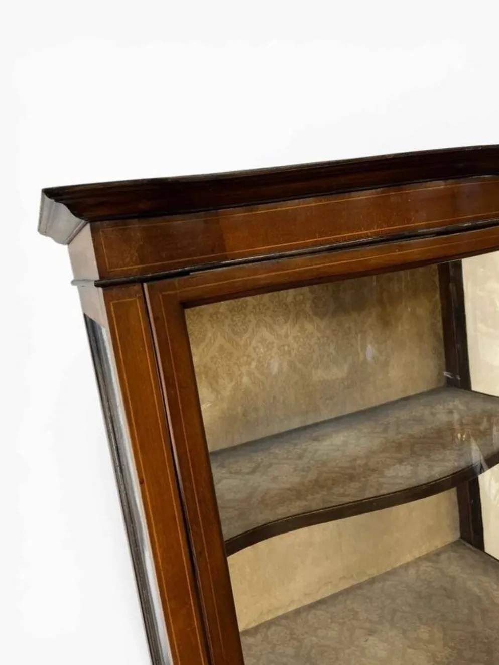 vitrine vintage en bois avec verre courbé