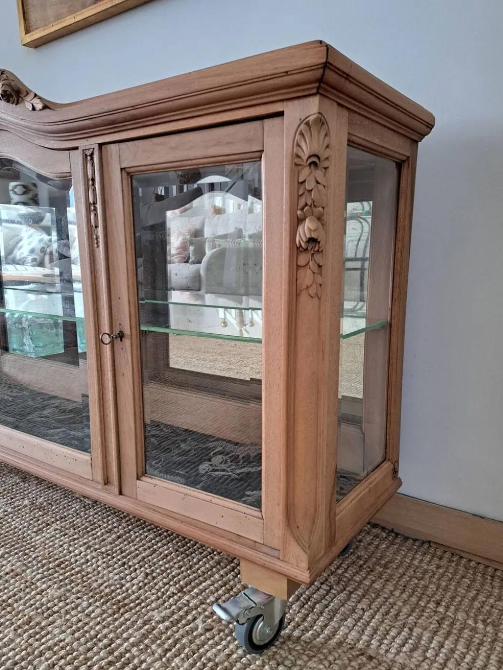 Vitrine vintage en bois clair
