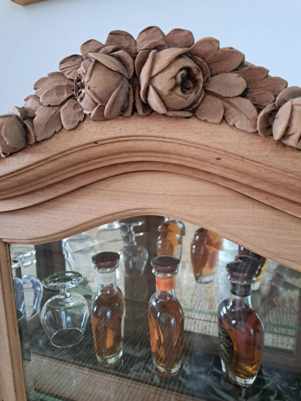 Vitrine vintage en bois clair